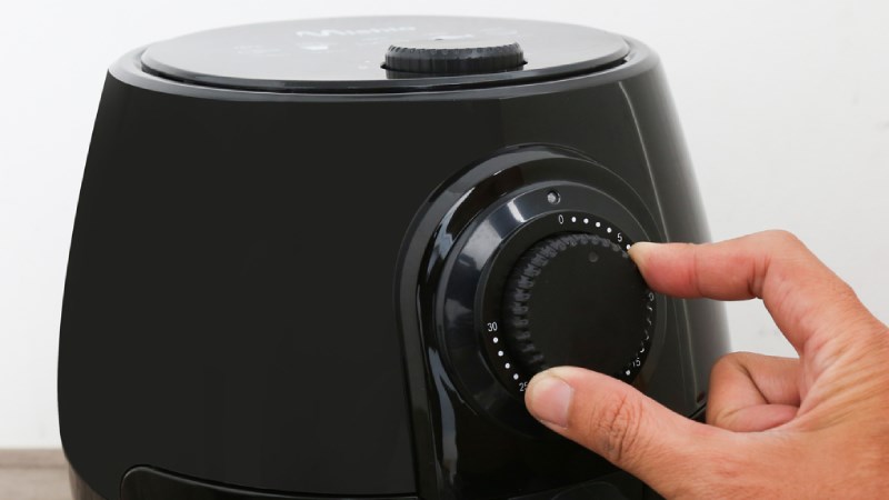 Điều chỉnh nhiệt độ nồi chi&ecirc;n kh&ocirc;ng dầu