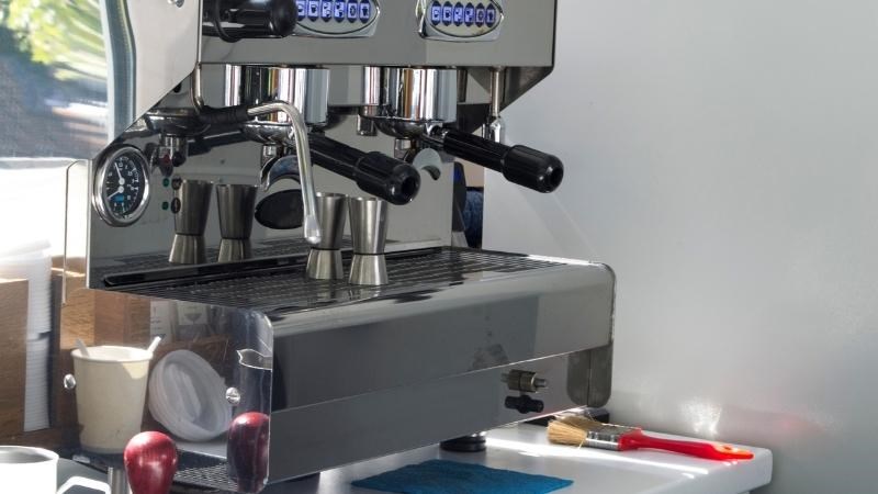 Kh&ocirc;ng tự lắp đặt m&aacute;y nếu kh&ocirc;ng c&oacute; chuy&ecirc;n m&ocirc;n