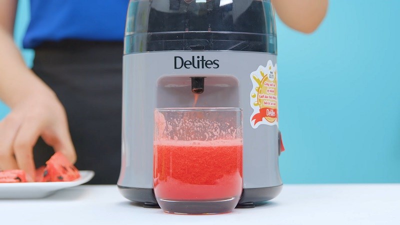 Nước ép ra từ vòi