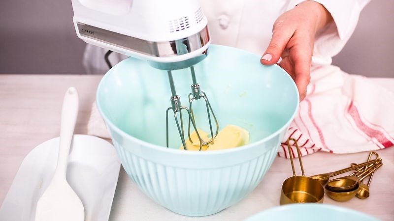 Mẹo sử dụng máy đánh trứng hiệu quả khi làm bánh
