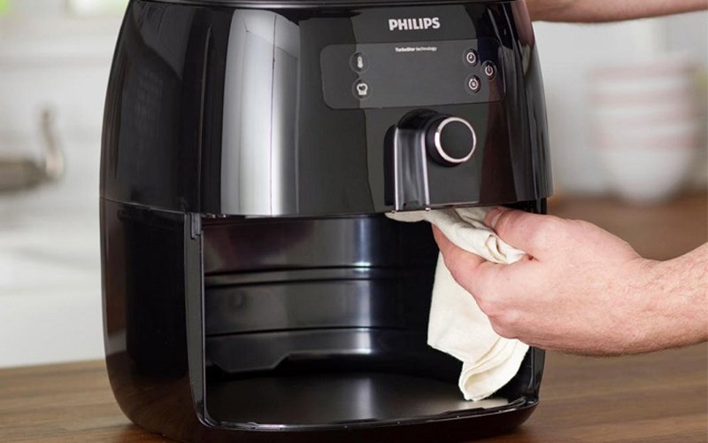 Nồi chi&ecirc;n nghe m&ugrave;i nhựa ch&aacute;y khi sử dụng lần đầu c&oacute; sao kh&ocirc;ng?