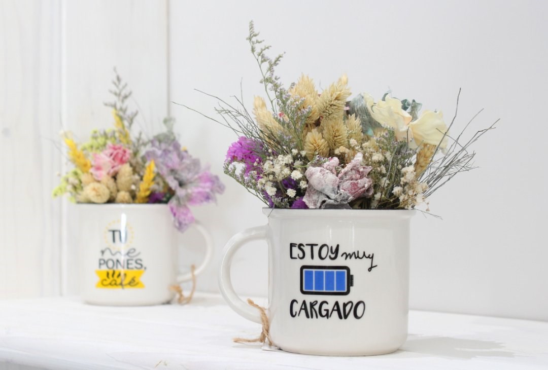 L&agrave;m b&igrave;nh cắm hoa bằng ly sứ