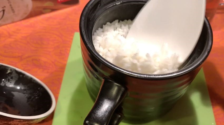 Nấu cơm trong ly sứ