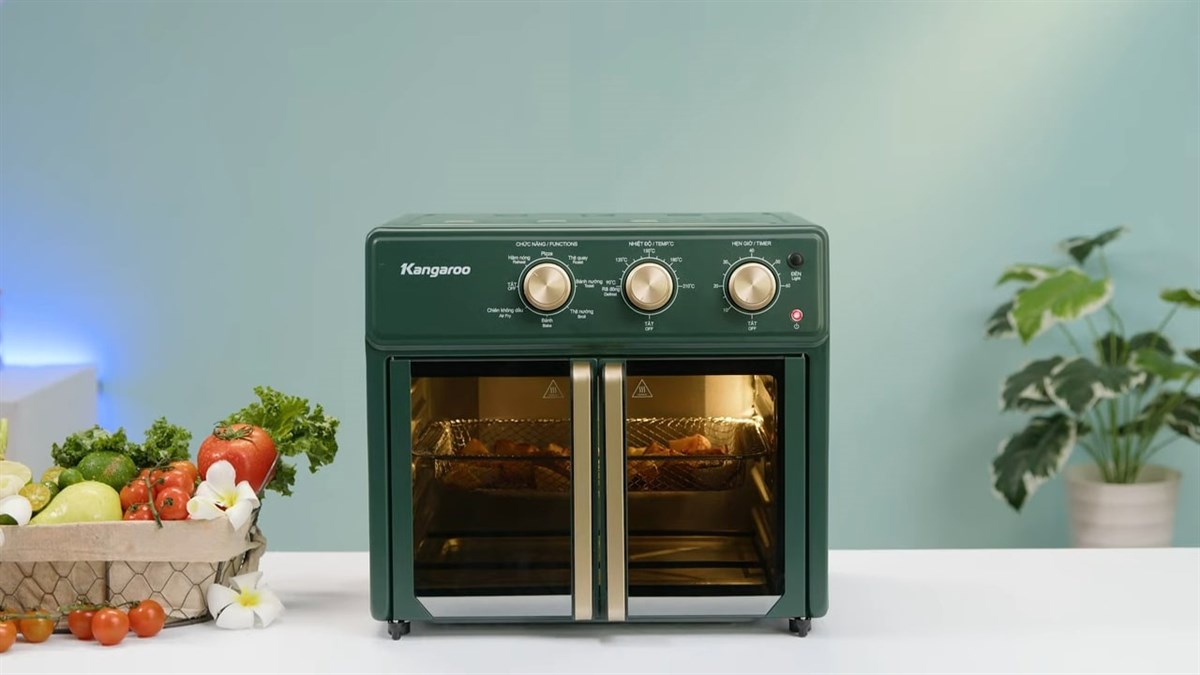 L&ograve; chi&ecirc;n kh&ocirc;ng dầu Kangaroo KG25AF2A c&oacute; cửa k&iacute;nh v&agrave; đ&egrave;n chiếu s&aacute;ng b&ecirc;n trong