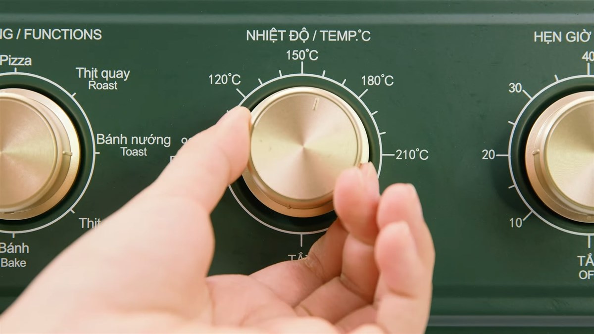 Chỉnh nhiệt độ của l&ograve; chi&ecirc;n kh&ocirc;ng dầu Kangaroo KG25AF2A đến 160 độ C