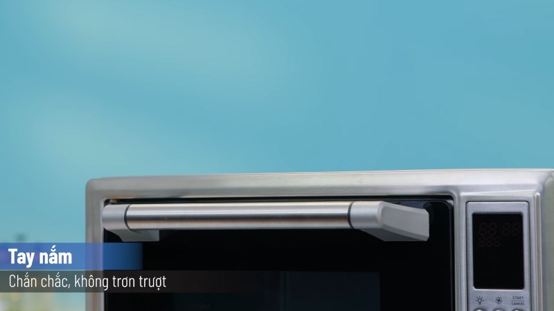  l&ograve; nướng Galanz KF1830ELQ-H12U c&oacute; tay nắm cửa l&ograve; chắc chắn