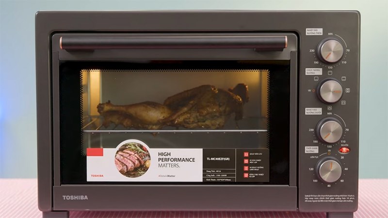Đ&egrave;n chiếu s&aacute;ng b&ecirc;n trong của l&ograve; nướng Toshiba TL-MC40EZF(GR) 40 l&iacute;t