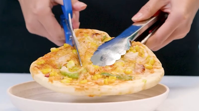 Pizza nướng bằng l&ograve; vi s&oacute;ng Bluestone MOB-7833 25 l&iacute;t