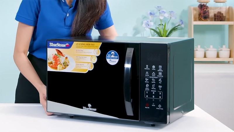 L&ograve; vi s&oacute;ng Bluestone MOB-7833 25 l&iacute;t c&oacute; trọng lượng nặng