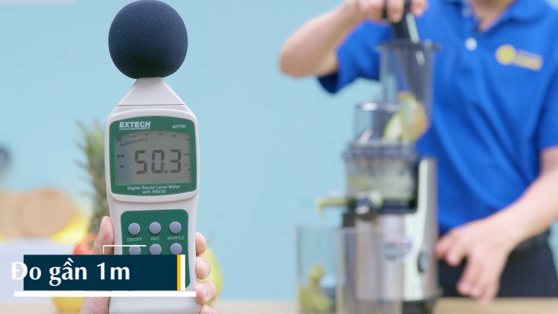 Đo độ ồn của m&aacute;y &eacute;p chậm Crystal GS-137L