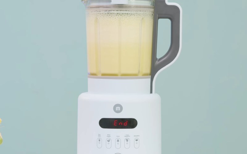 Khi nấu xong, màn hình máy làm sữa hạt Mishio MK316 sẽ hẹn chữ end
