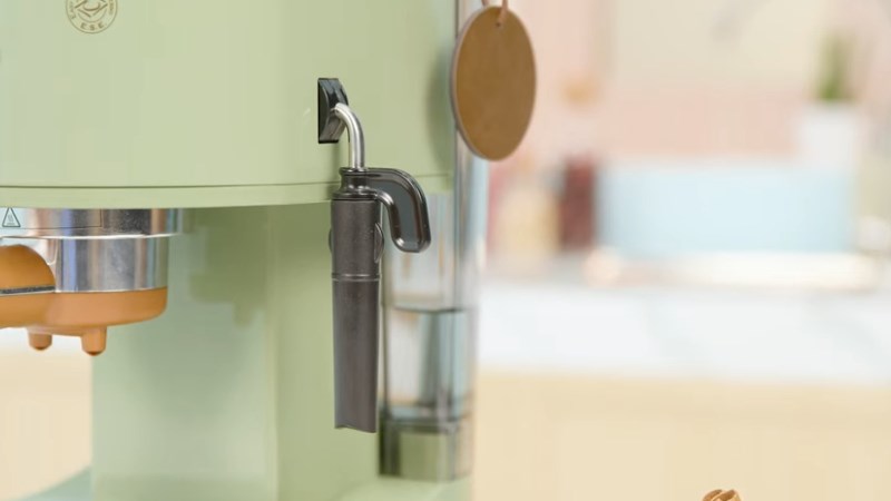 M&aacute;y pha c&agrave; ph&ecirc; Delonghi ECOV311.GR c&oacute; t&iacute;ch hợp v&ograve;i tạo bọt sữa