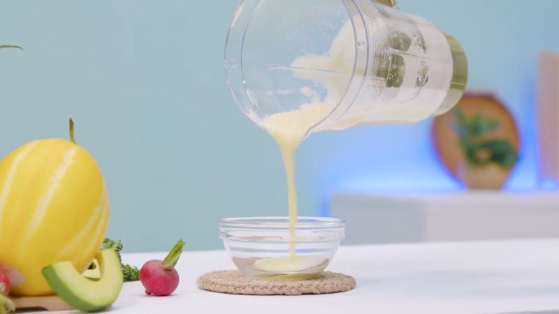 Đổ phần sinh tố ra ch&eacute;n