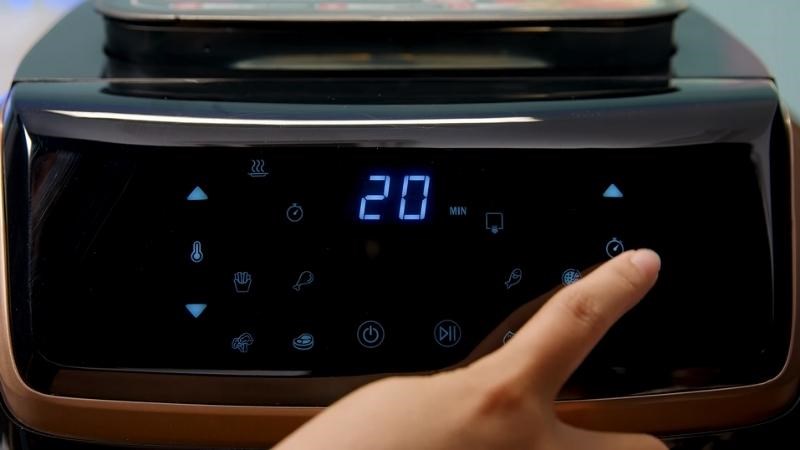 C&agrave;i đặt thời gian v&agrave; nhiệt độ chi&ecirc;n