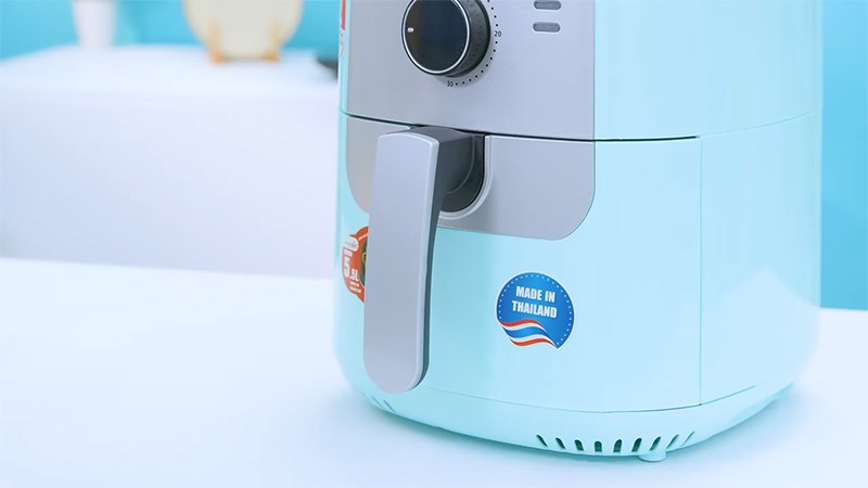 Tay cầm bọc nhựa của nồi chi&ecirc;n kh&ocirc;ng dầu Magic Eco AC-101