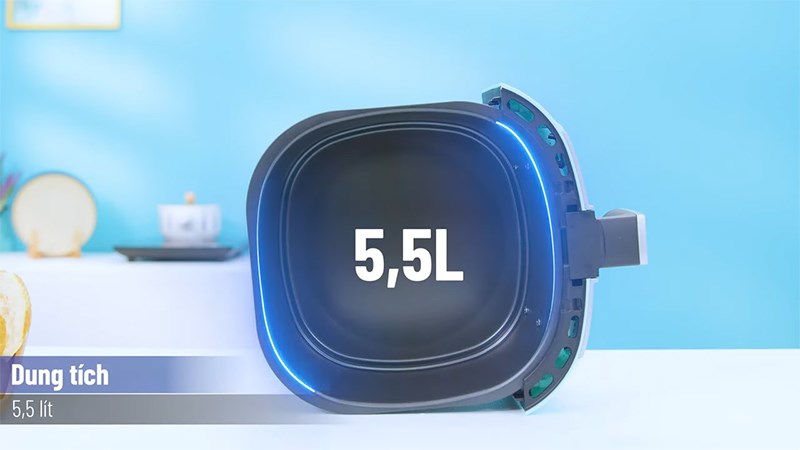 Dung t&iacute;ch 5.5 l&iacute;t của nồi chi&ecirc;n kh&ocirc;ng dầu Magic Eco AC-101