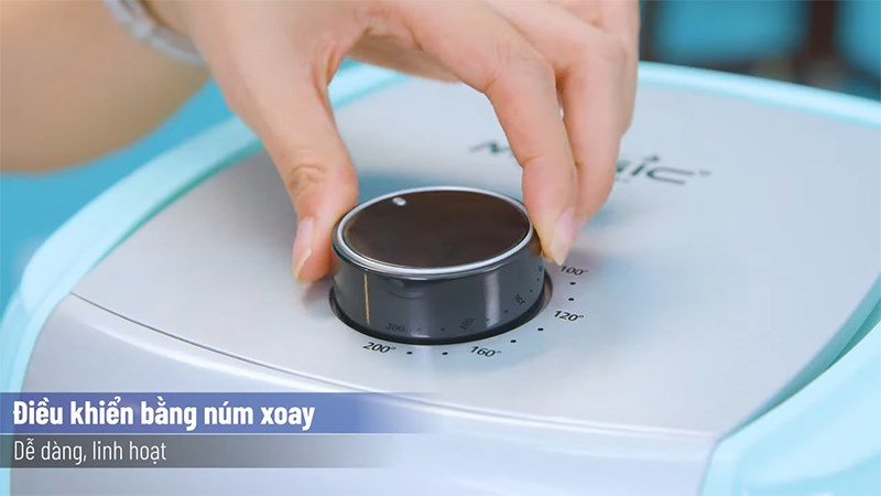 Điều khiển bằng n&uacute;m xoay của nồi chi&ecirc;n kh&ocirc;ng dầu Magic Eco AC-101