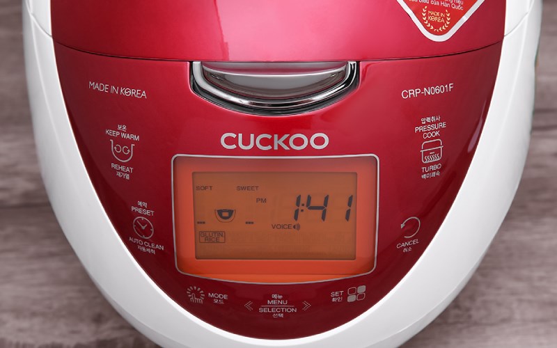 Bảng điều khiển của nồi cơm điện tử &aacute;p suất Cuckoo 1.08 l&iacute;t CRP-N0601F