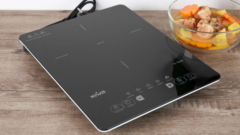 Bếp từ đơn Kiwa c&oacute; bảng điều khiển cảm ứng v&agrave; n&uacute;t nhấn dễ thao t&aacute;c