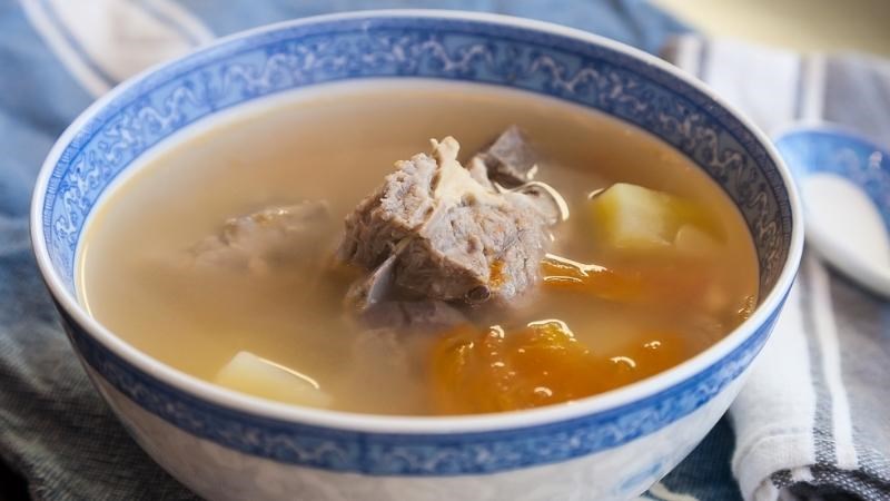 Th&agrave;nh phẩm nước hầm xương bằng nồi th&ocirc;ng thường