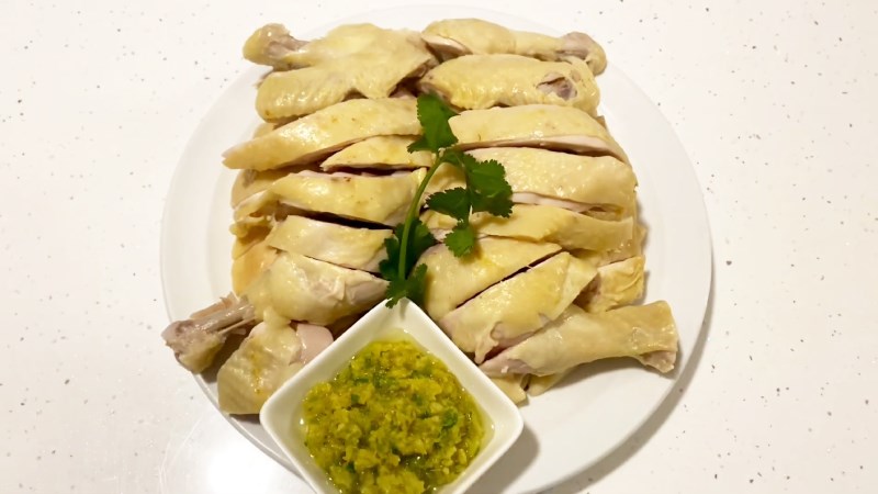 G&agrave; luộc bằng l&ograve; vi s&oacute;ng