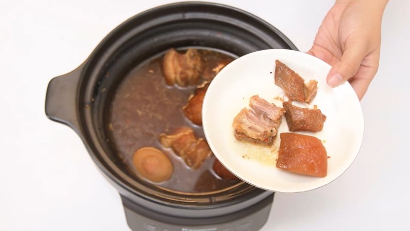 Nước d&ugrave;ng khi h&acirc;m đi h&acirc;m lại nhiều lần sẽ rất đậm, kh&ocirc;ng được đẹp