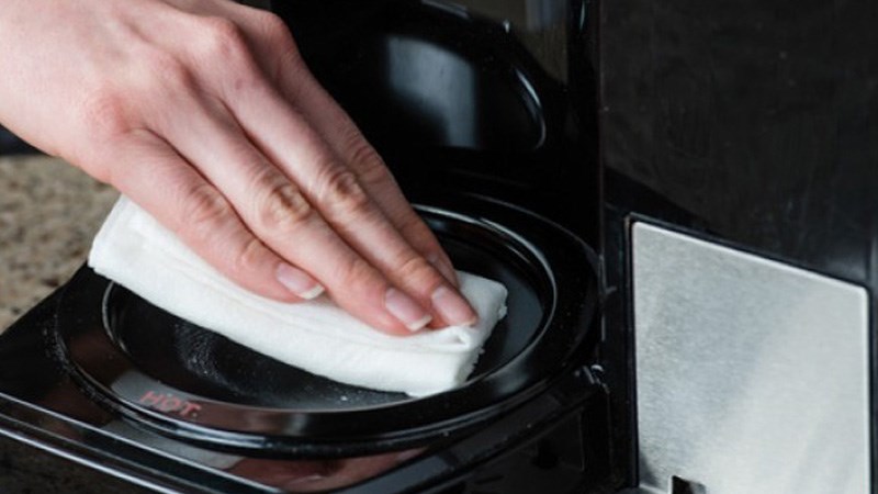 Vệ sinh m&aacute;y pha c&agrave; ph&ecirc; đ&uacute;ng c&aacute;ch