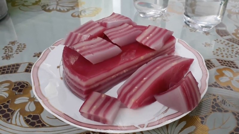 L&agrave;m b&aacute;nh da lợn bằng nồi cơm điện c&oacute; m&agrave;u sắc đẹp mắt, lớp b&aacute;nh đều