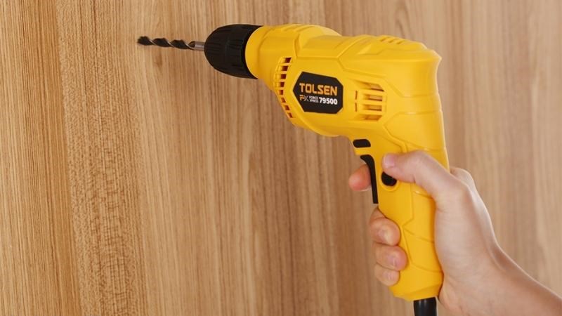 Phải sử dụng m&aacute;y khoan điện Tolsen 79500 400W