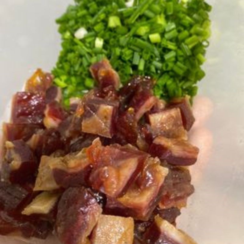 Bước 1 Sơ chế nguyên liệu Cơm chiên lạp vịt