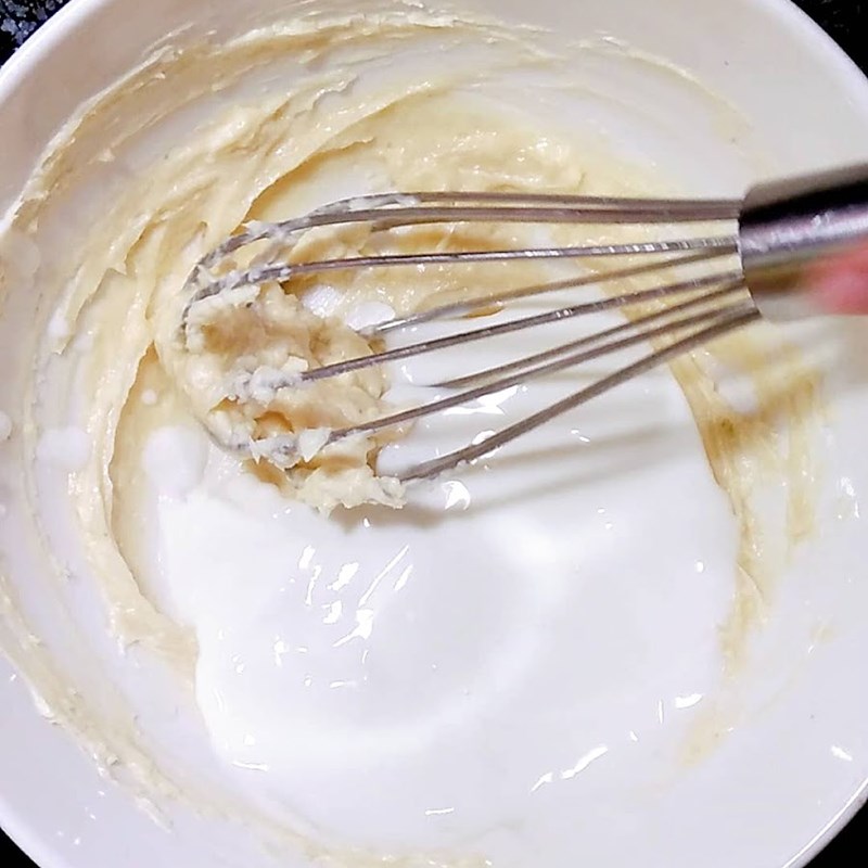 Bước 3 Trộn phô mai với sữa chua Cheesecake trà xanh (matcha) oreo