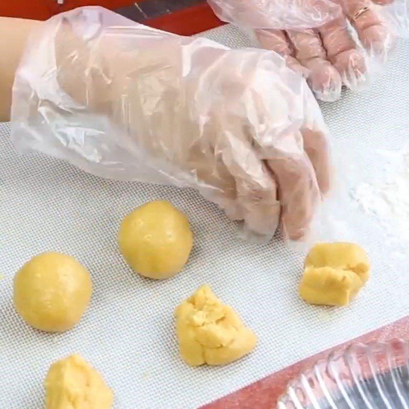 Bước 4 Tạo hình bánh Bánh trung thu hình con vật