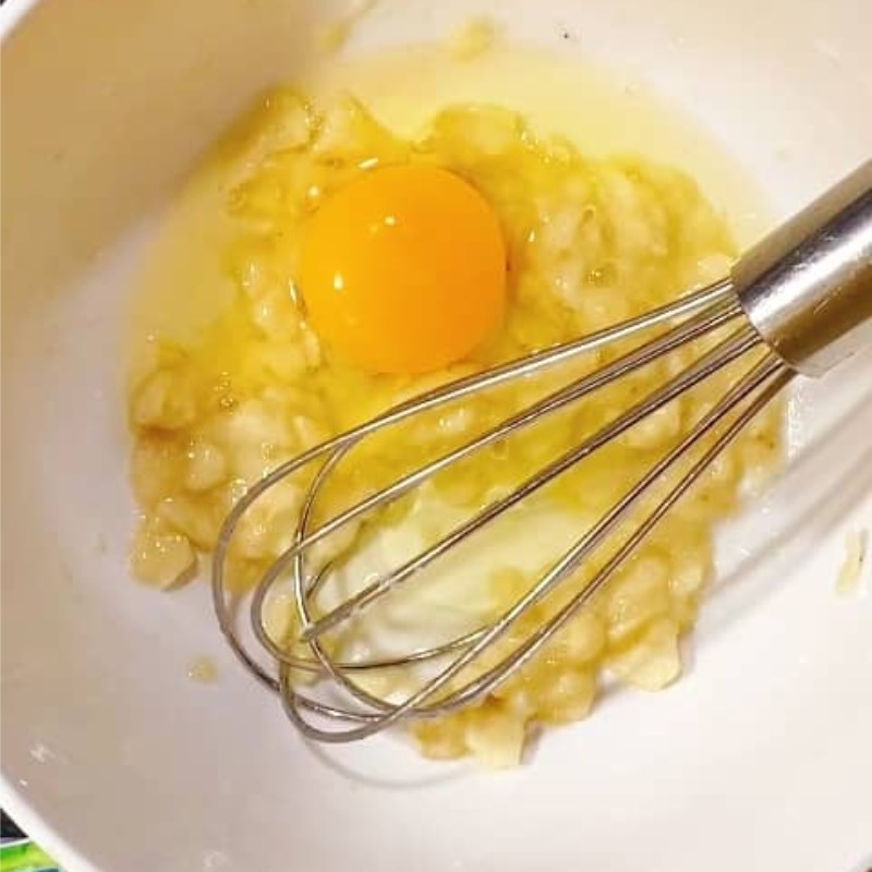 Bước 1 Dầm chuối Bánh muffin chuối socola bằng nồi chiên không dầu