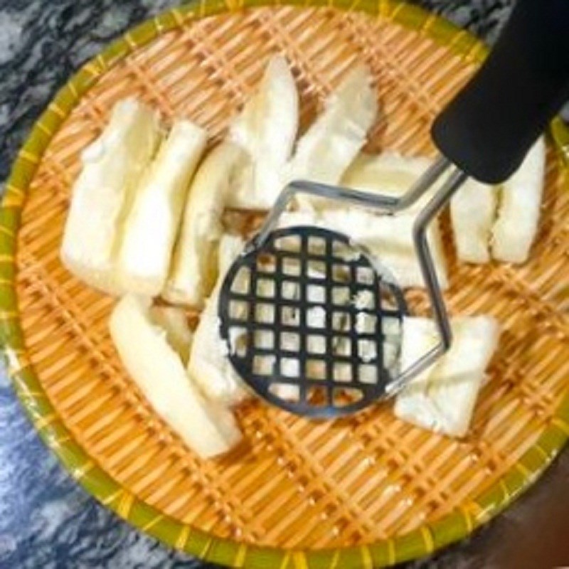 Bước 3 Dằm khoai mì Bánh khoai mì nướng bằng nồi chiên không dầu