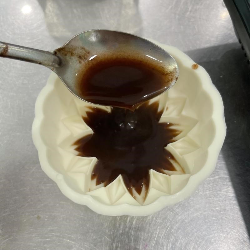 Bước 3 Đổ khuôn Bánh Trung Thu rau câu cà phê nhân bánh flan