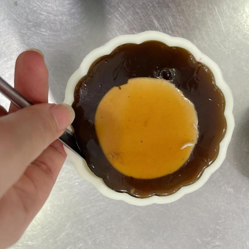 Bước 3 Đổ khuôn Bánh Trung Thu rau câu cà phê nhân bánh flan