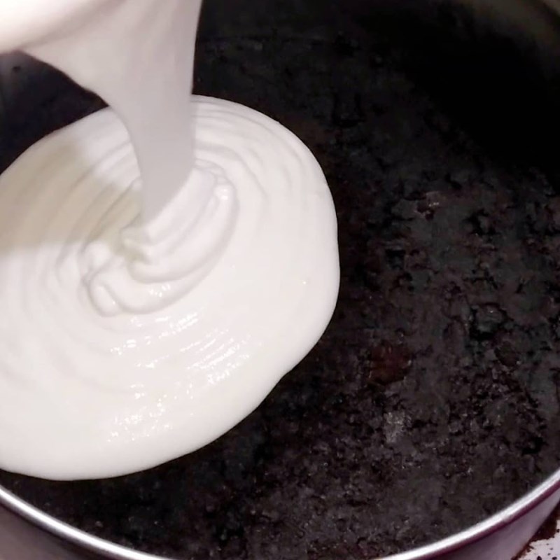 Bước 6 Đổ khuôn Bánh cheesecake oreo