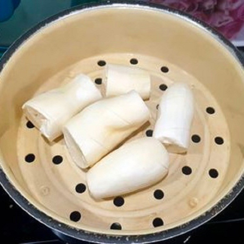 Bước 2 Hấp khoai mì Bánh khoai mì nướng bằng nồi chiên không dầu