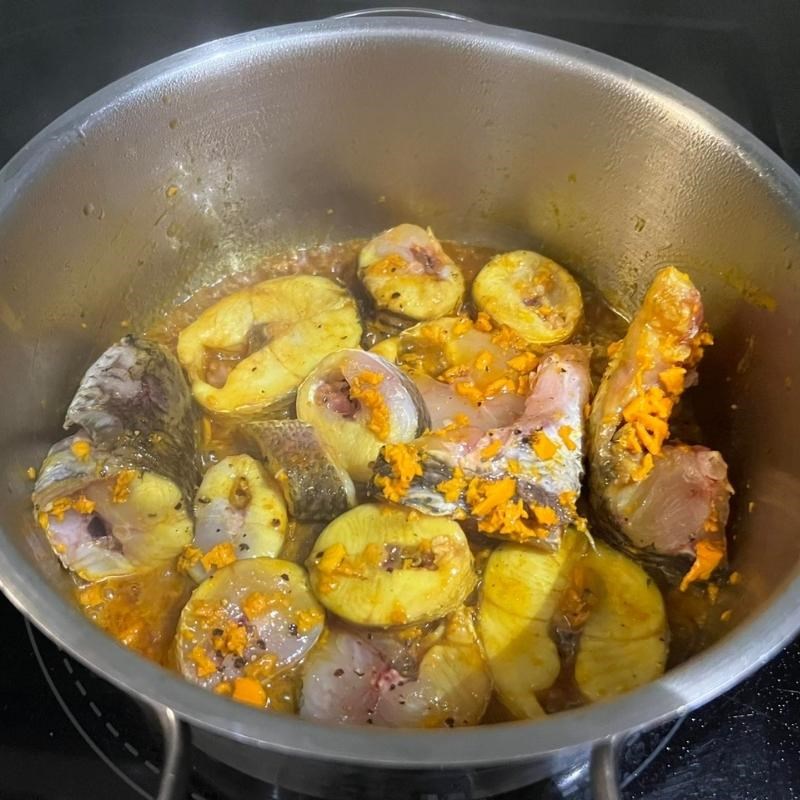 Bước 2 Kho cá Cá lóc kho nghệ