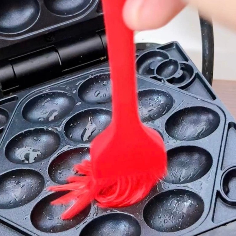 Bước 2 Làm bánh Takoyaki nhân tôm Takoyaki nhân tôm