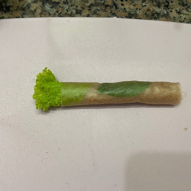 Bước 3 Làm bánh tráng cuốn tôm Bánh tráng cuốn tôm