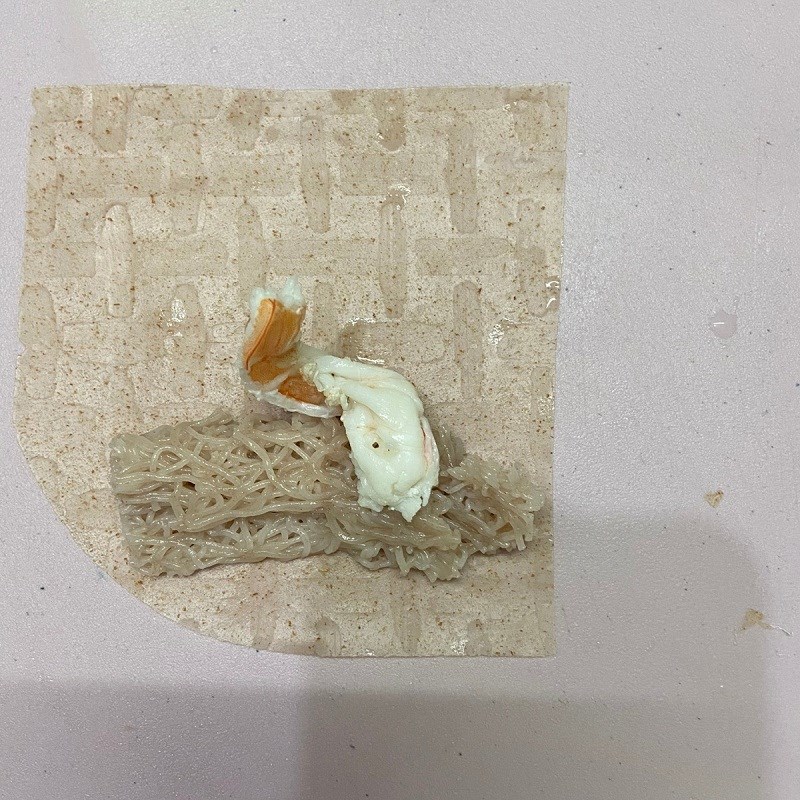Bước 3 Làm bánh tráng cuốn tôm Bánh tráng cuốn tôm