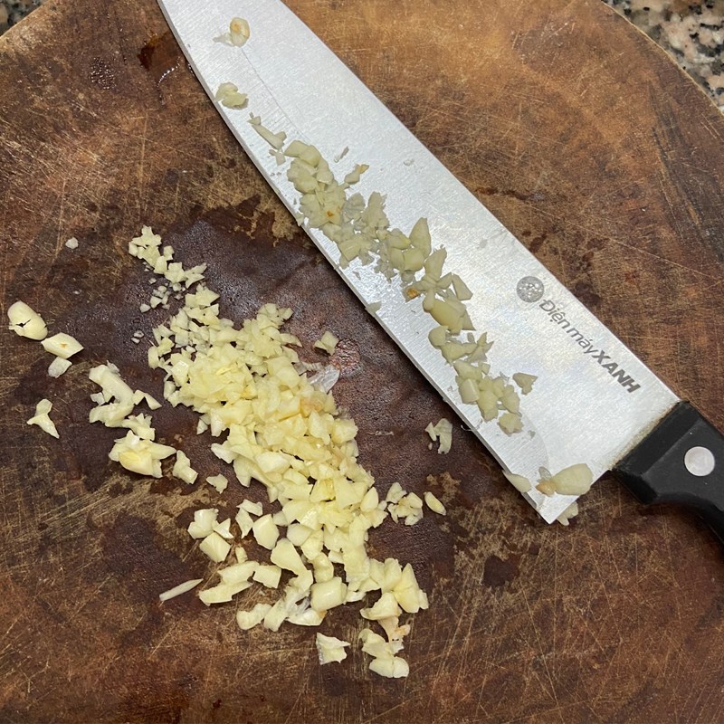 Bước 2 Làm cơm chiên trứng Cơm chiên tỏi trứng