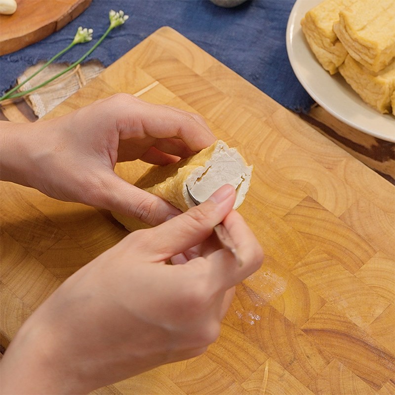 Bước 1 Lấy ruột đậu hủ Cách làm đậu hủ bao bố hạt sen sốt xí muội