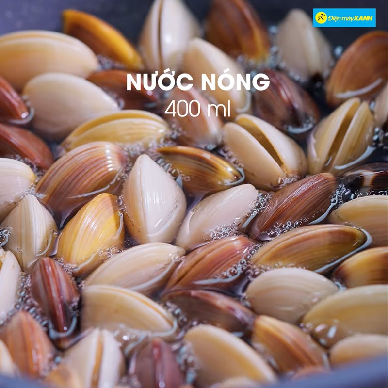 Bước 1 Luộc nghêu Cơm nghêu thịt xào cay