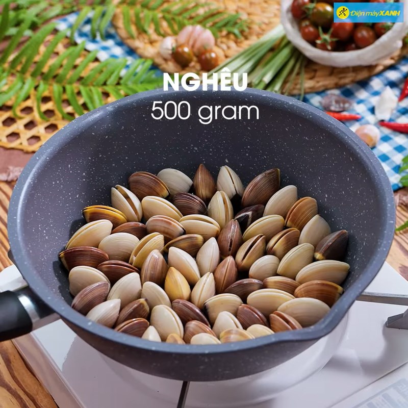 Bước 1 Luộc nghêu Cơm nghêu thịt xào cay