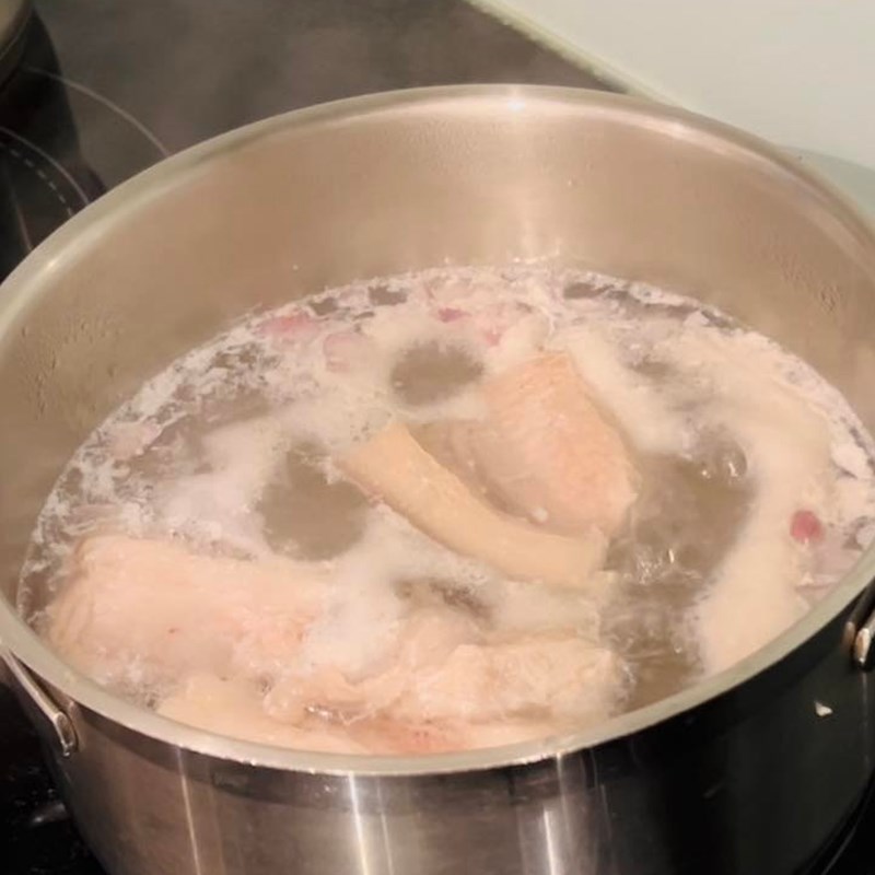 Bước 2 Nấu canh Canh tôm nấu bầu sọc