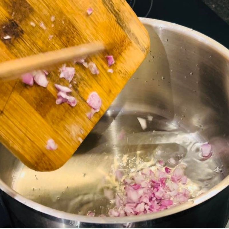 Bước 3 Nấu canh Cá chim biển nấu canh chua