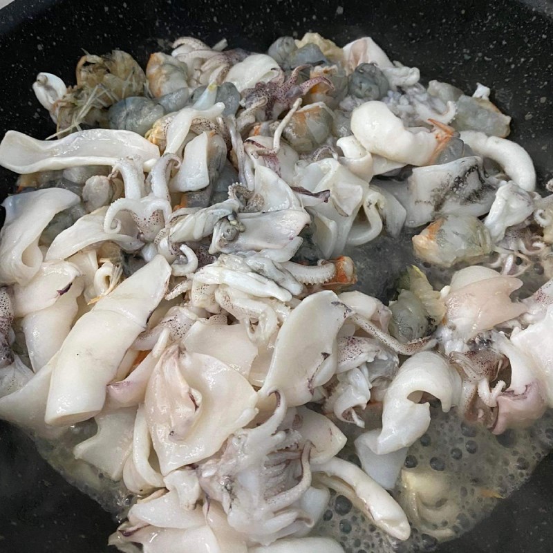 Bước 2 Nấu cháo hải sản Cháo hải sản