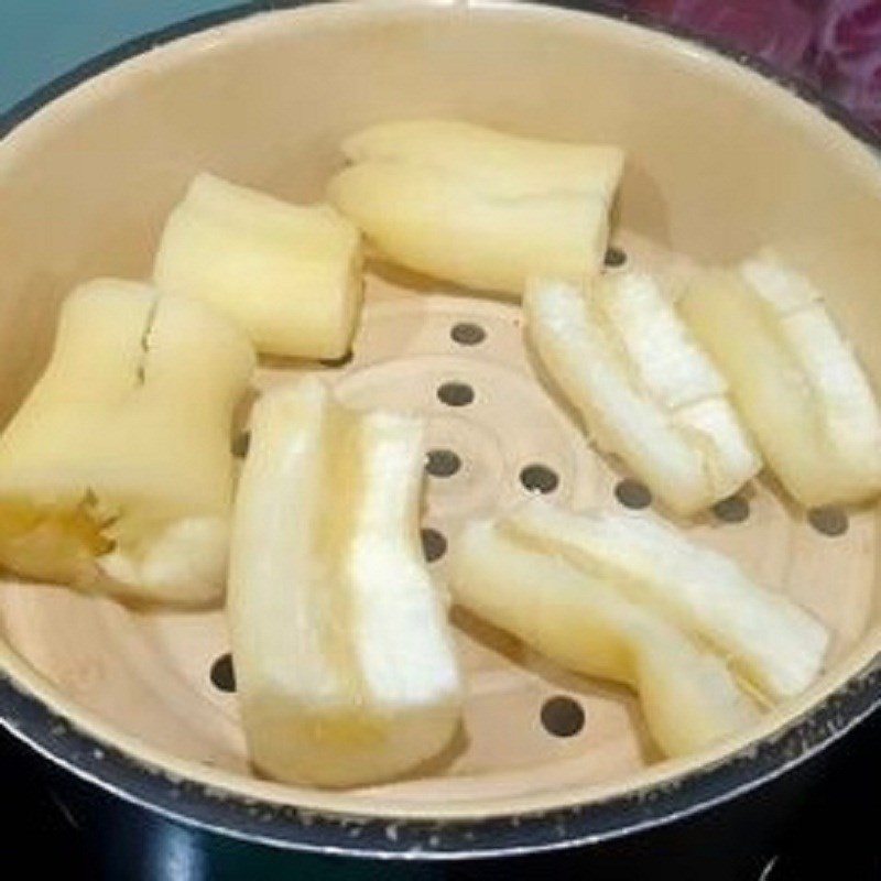 Bước 2 Hấp khoai mì Bánh khoai mì nướng bằng nồi chiên không dầu
